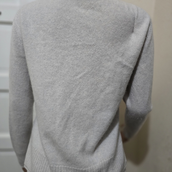 Rachel Zoe Light Gray Crew Neck Sweater - Picture 2 of 5
